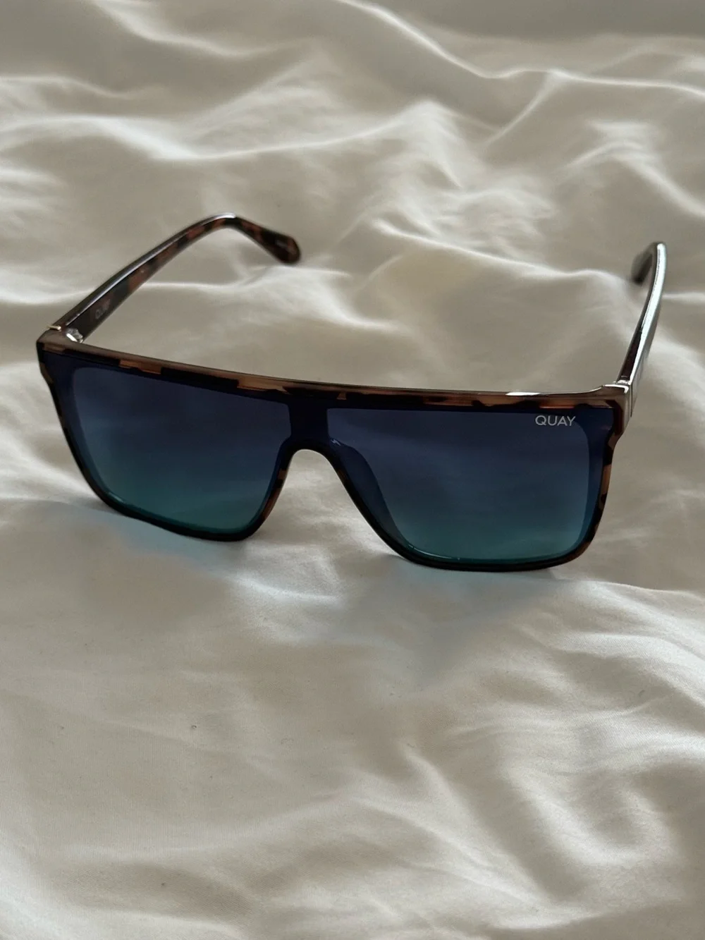 QUAY Nightfall 1212 Oversized Square Shield Sunglasses Tortoise / Blue Lens Rare
